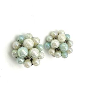 Vintage‎ Faux Pearl Cluster Earrings Iridescent Clip On Costume Jewelry